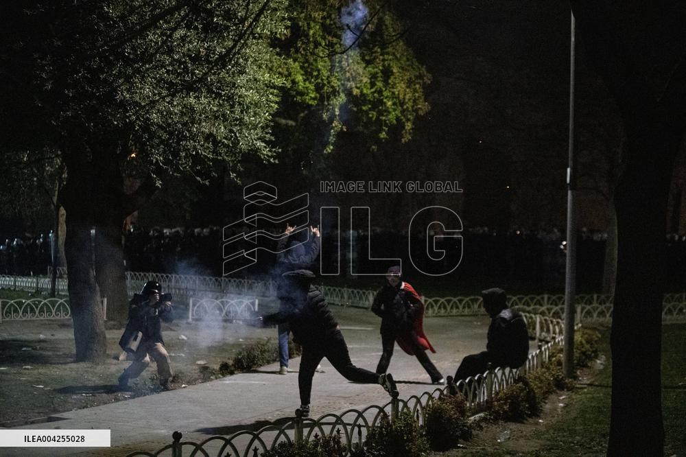 Protest in Istanbul over jailing of Erdogan's main rival
