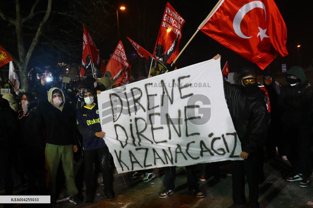 Protest in Istanbul over jailing of Erdogan's main rival