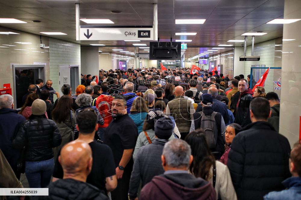 Hundreds Of Thousands Protest In Istanbul To Defend Democracy