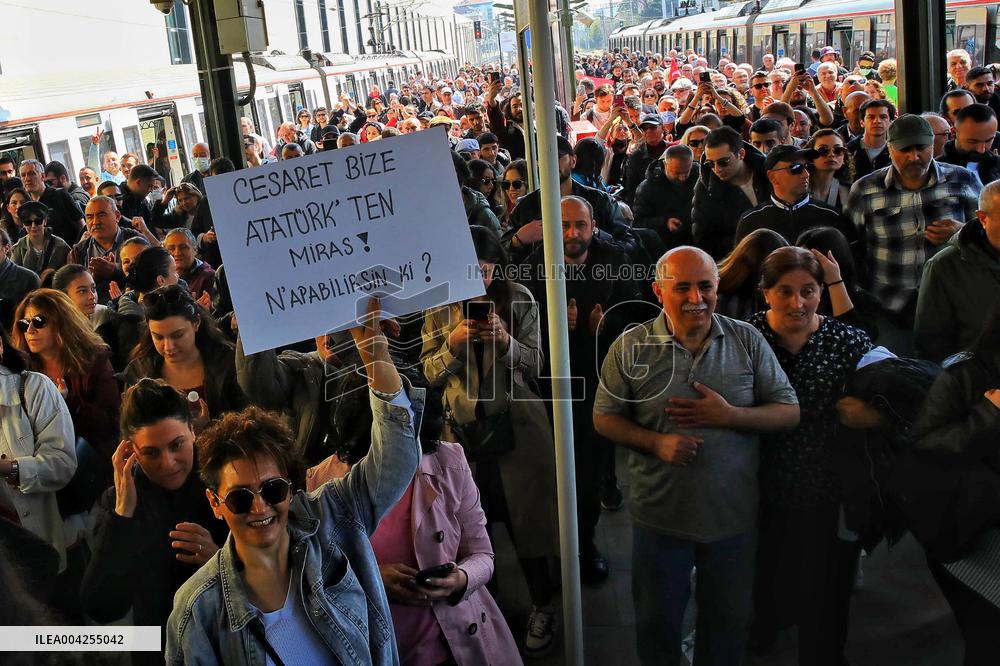 Hundreds Of Thousands Protest In Istanbul To Defend Democracy