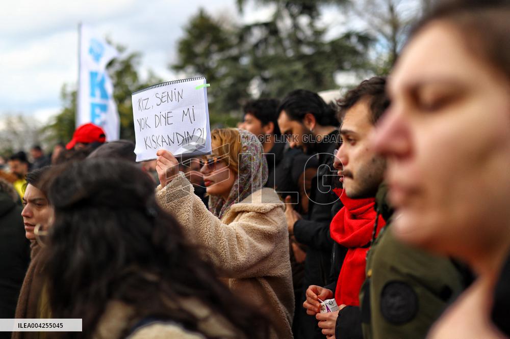 Protest in Istanbul over jailing of Erdogan's main rival