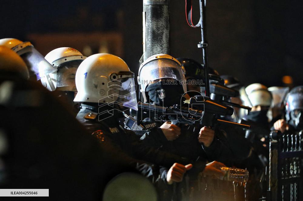 Protest in Istanbul over jailing of Erdogan's main rival