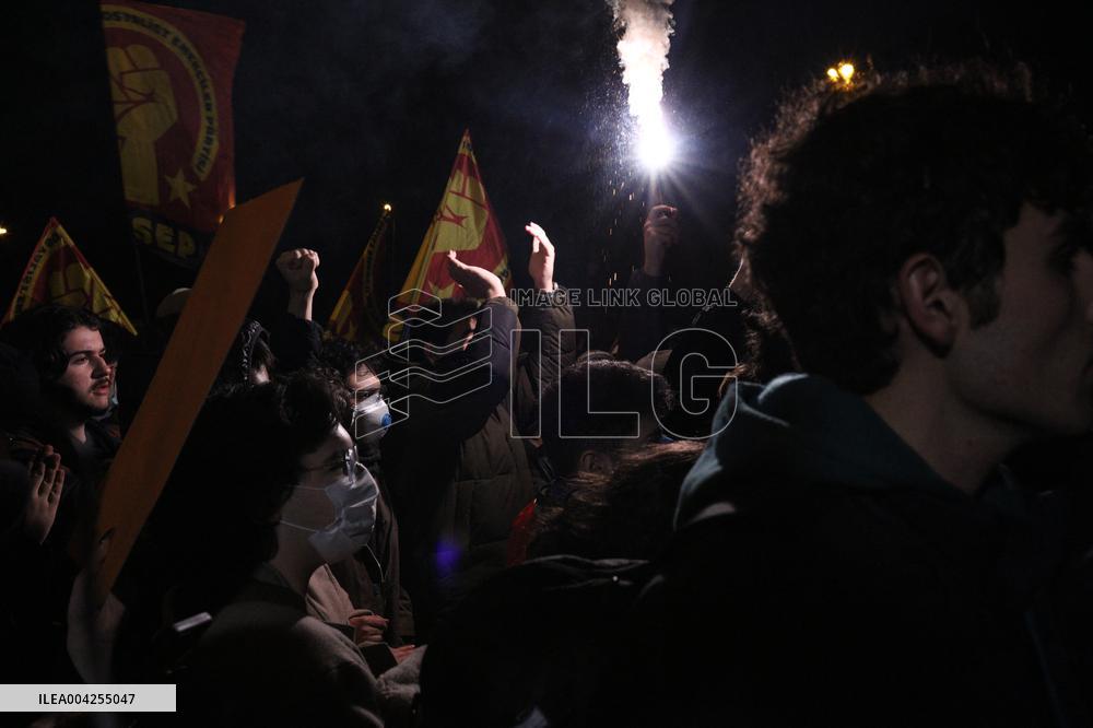 Protest in Istanbul over jailing of Erdogan's main rival