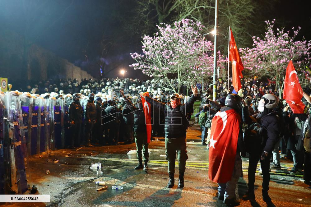 Protest in Istanbul over jailing of Erdogan's main rival