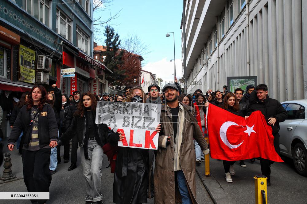 Protest in Istanbul over jailing of Erdogan's main rival
