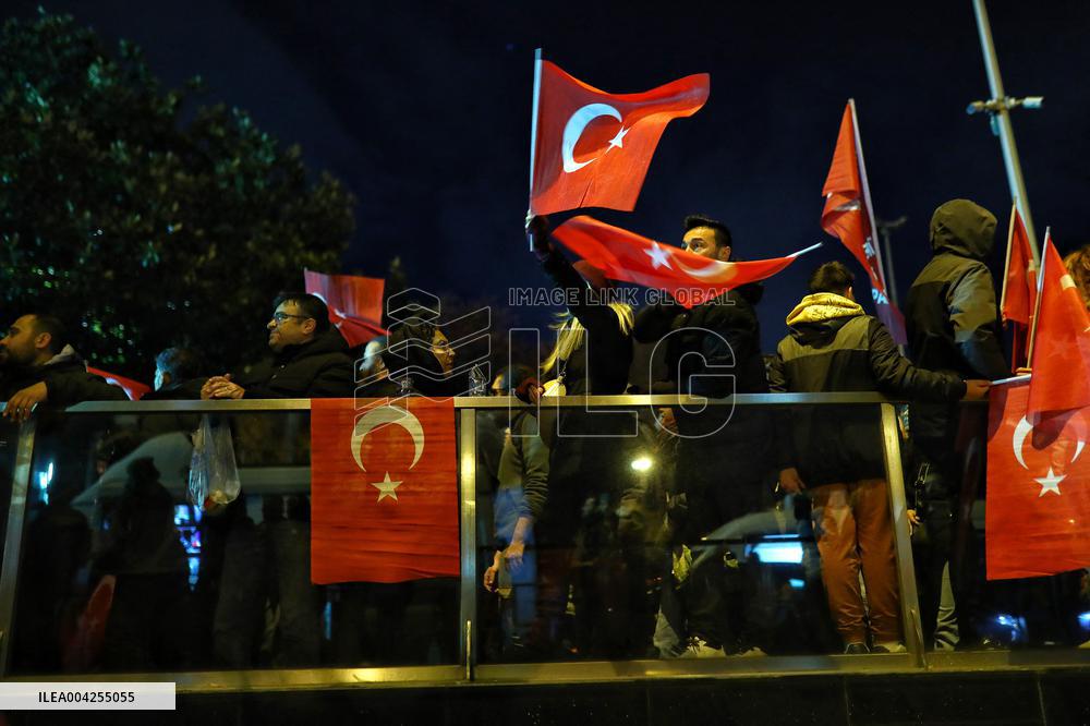 Protest in Istanbul over jailing of Erdogan's main rival