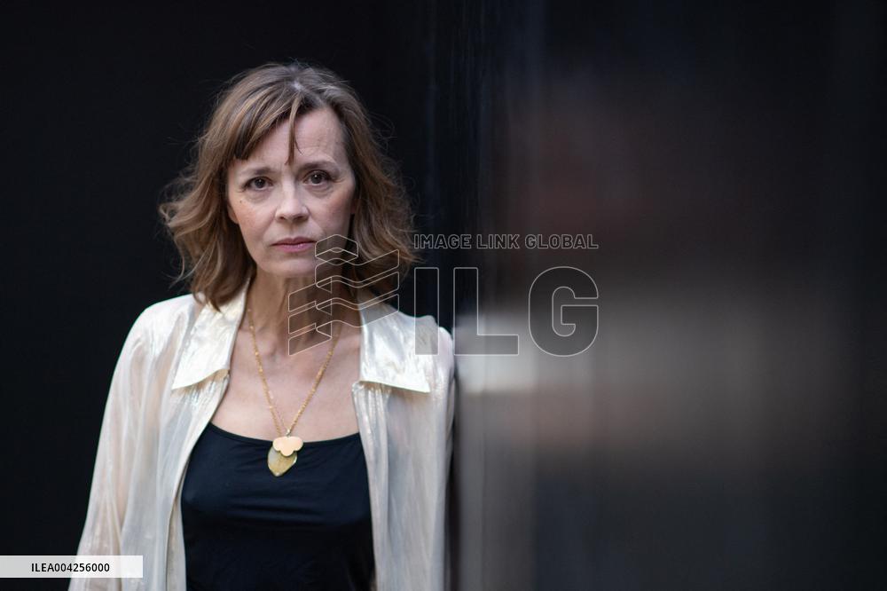 Reims Polar Caroline Proust Portrait Session