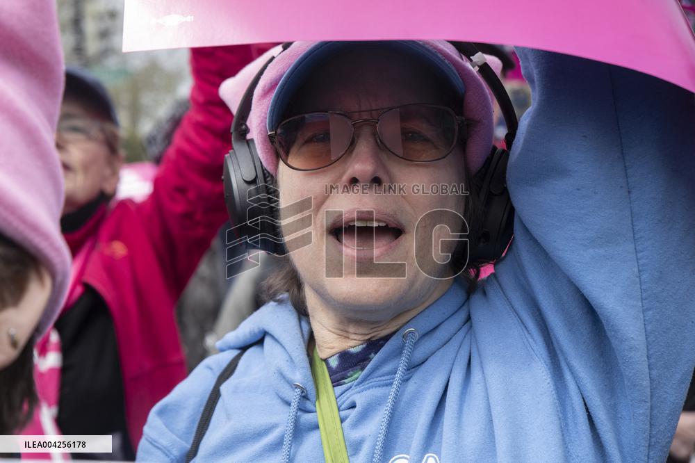 Protestors rally in support of Planned Parenthood, in front of the Supreme Court