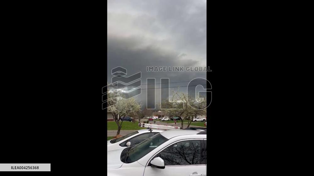 US: Tornado-Warned Storm Brings Funnel Shaped Cloud to Spring Hill