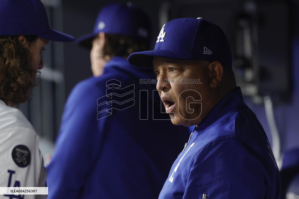 Baseball:Dave Roberts