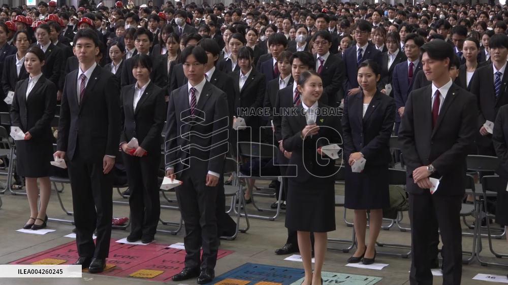 JAL ceremony to welcome new employees