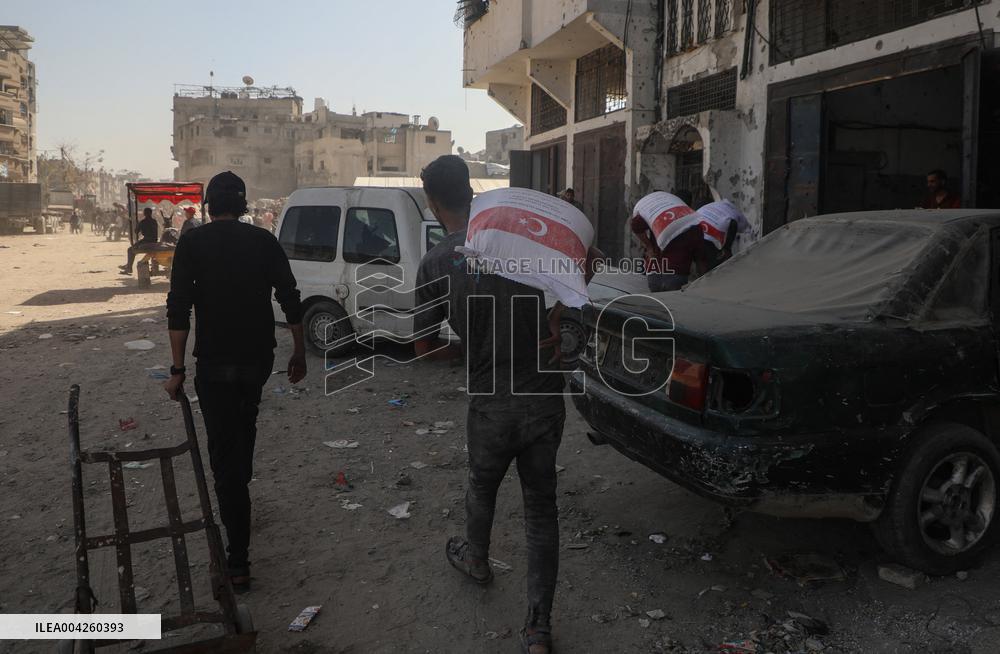 Gaza Faces Famine as Bakeries Close, Aid Stalls