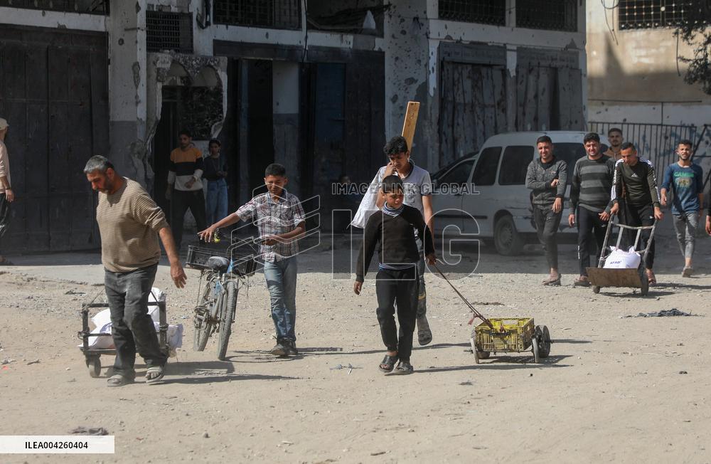 Gaza Faces Famine as Bakeries Close, Aid Stalls