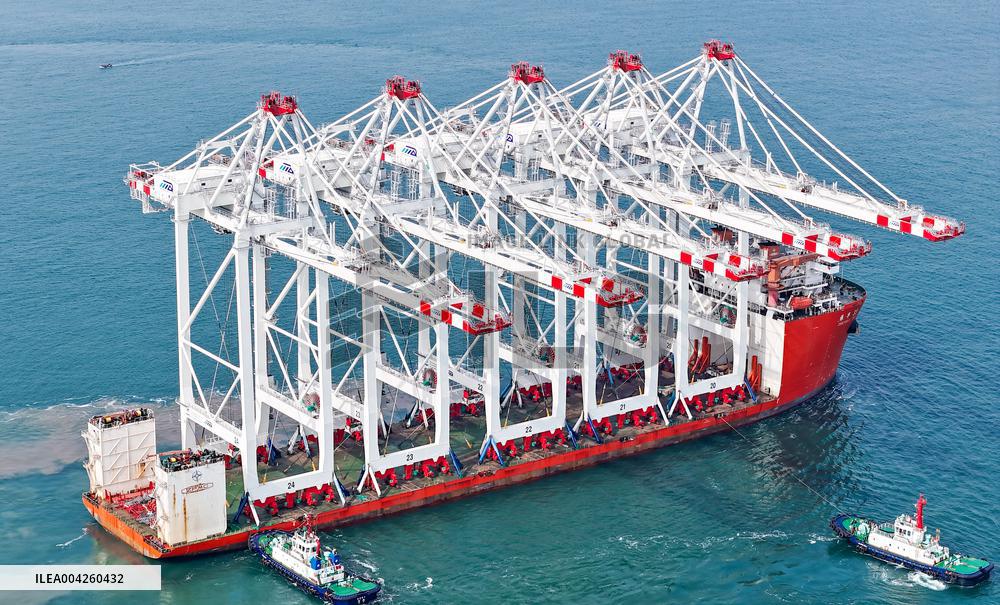 Ultra Large Shore Container Crane Sent To Egypt