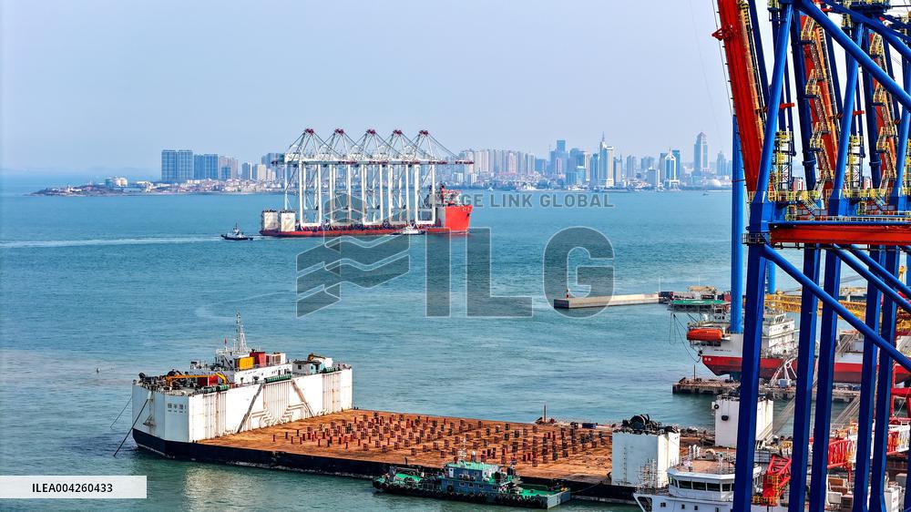 Ultra Large Shore Container Crane Sent To Egypt