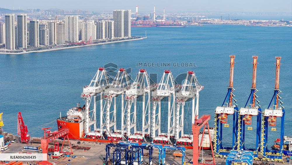 Ultra Large Shore Container Crane Sent To Egypt