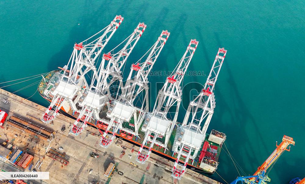 Ultra Large Shore Container Crane Sent To Egypt