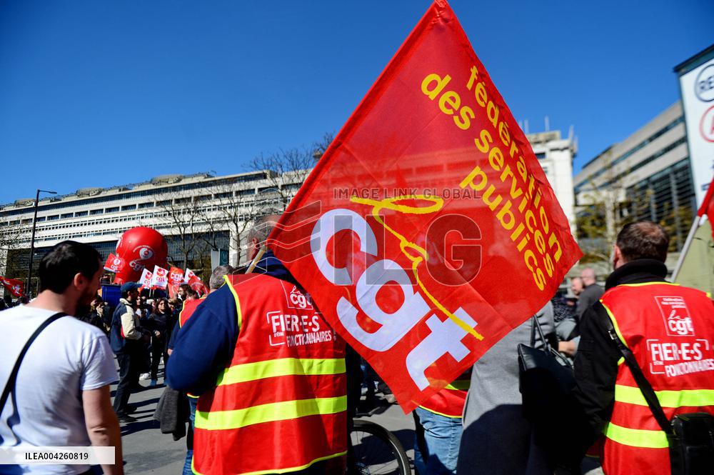 Civil Service Unions Rally in Front of Finance Ministry - Paris