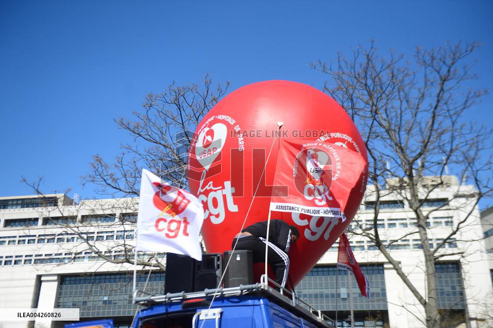 Civil Service Unions Rally in Front of Finance Ministry - Paris