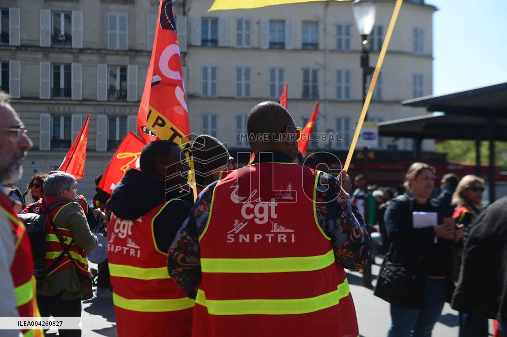 Civil Service Unions Rally in Front of Finance Ministry - Paris
