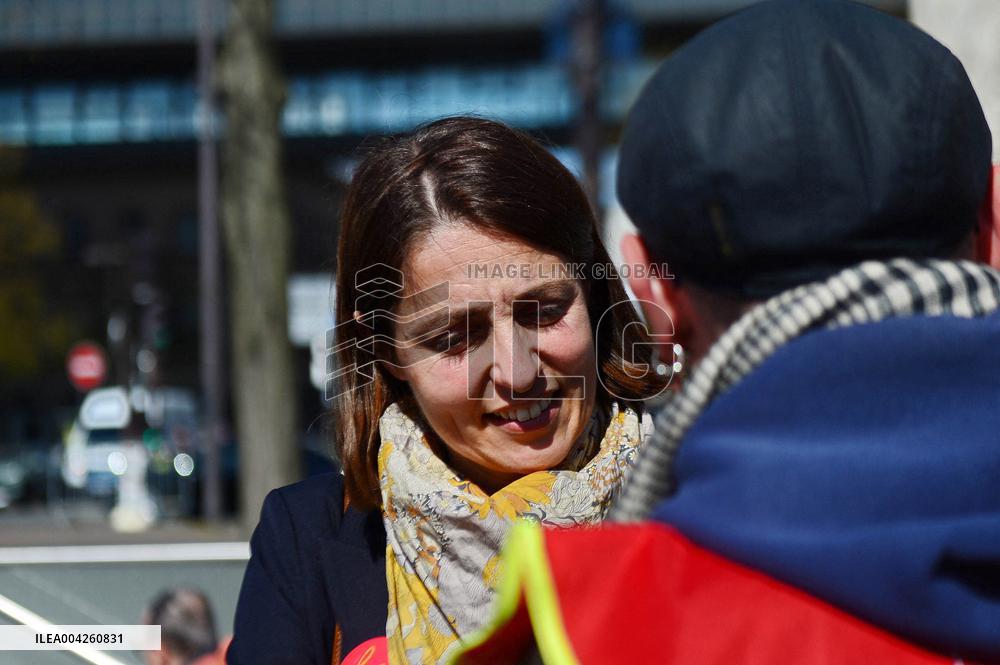 Civil Service Unions Rally in Front of Finance Ministry - Paris
