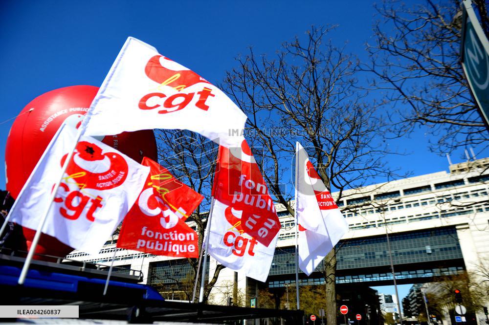 Civil Service Unions Rally in Front of Finance Ministry - Paris