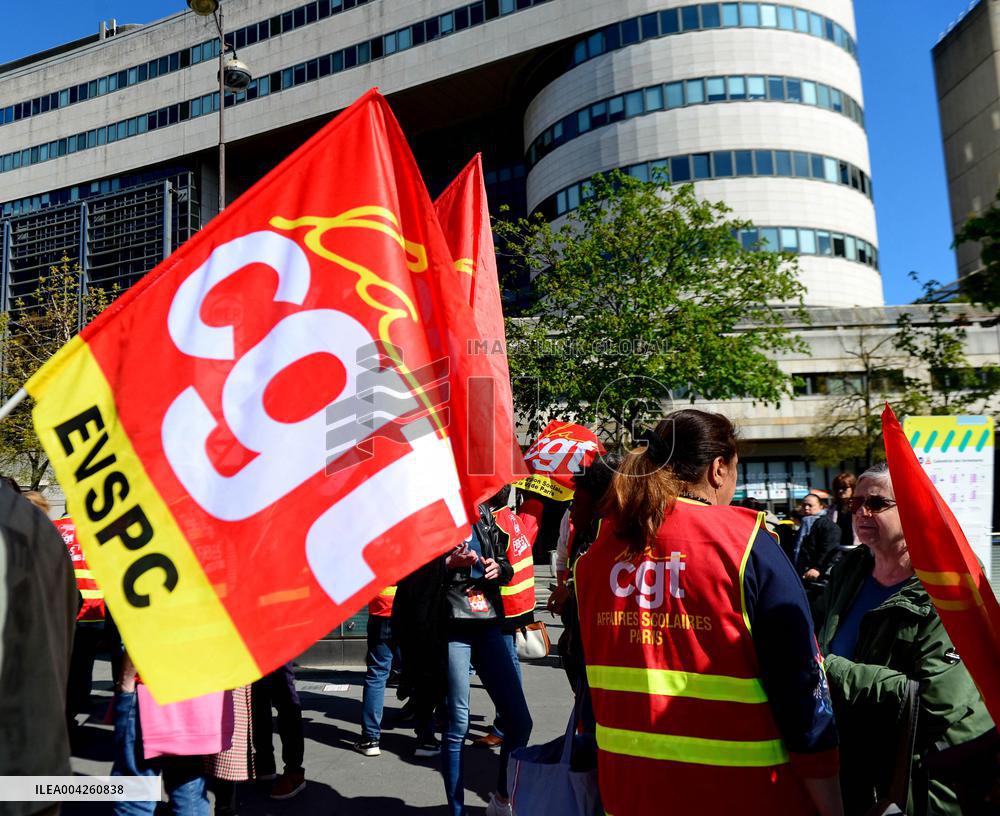 Civil Service Unions Rally in Front of Finance Ministry - Paris