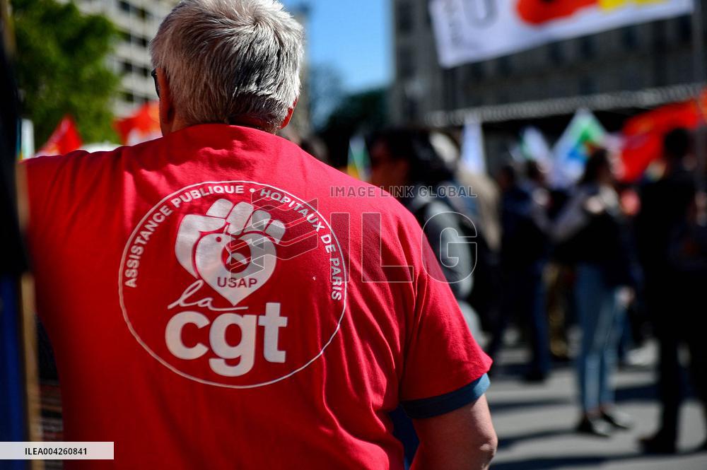 Civil Service Unions Rally in Front of Finance Ministry - Paris
