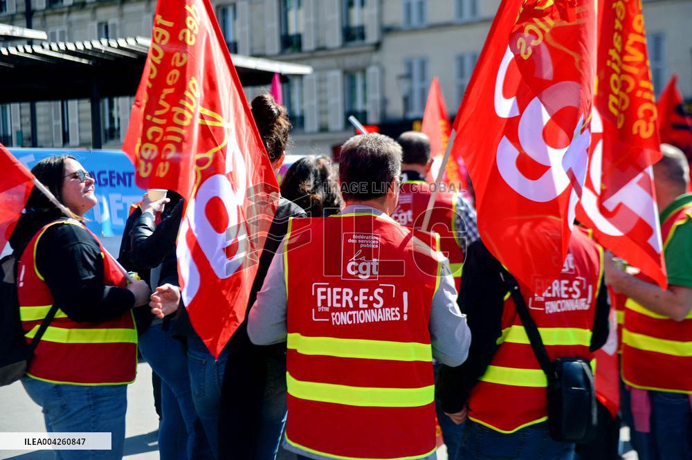Civil Service Unions Rally in Front of Finance Ministry - Paris