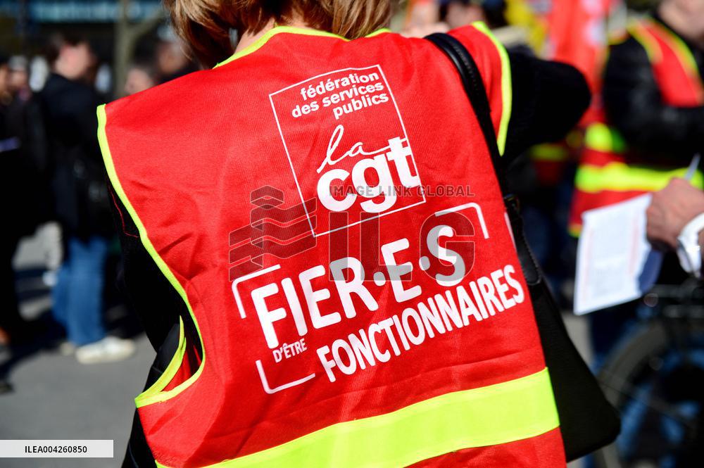 Civil Service Unions Rally in Front of Finance Ministry - Paris