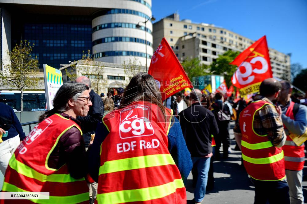 Civil Service Unions Rally in Front of Finance Ministry - Paris