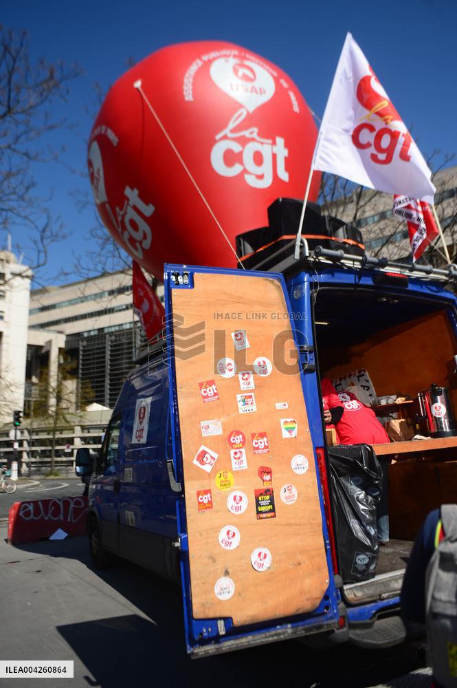 Civil Service Unions Rally in Front of Finance Ministry - Paris