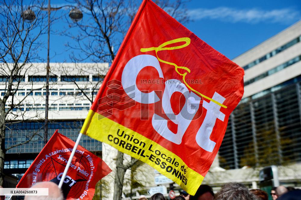 Civil Service Unions Rally in Front of Finance Ministry - Paris