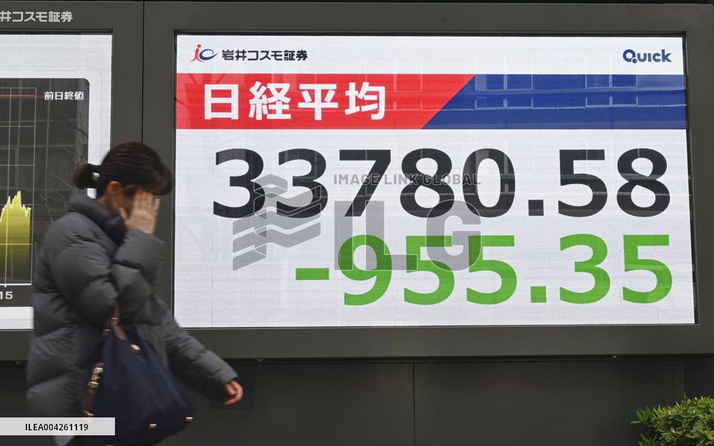 Tokyo stocks tumble