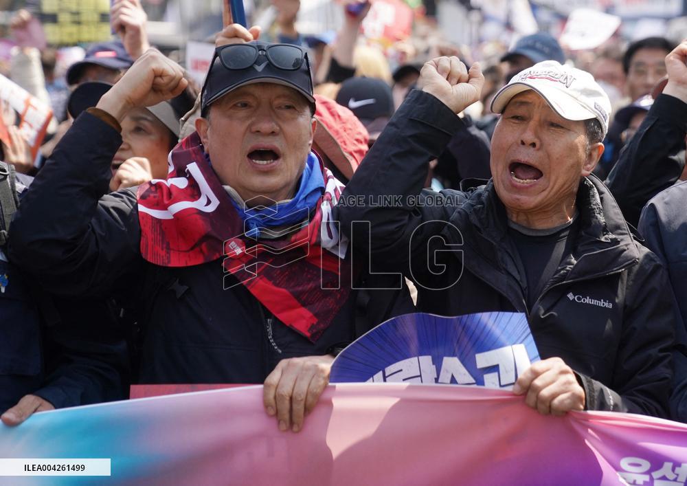 Yoon Suk-Yeols Impeachment Ruling - Seoul