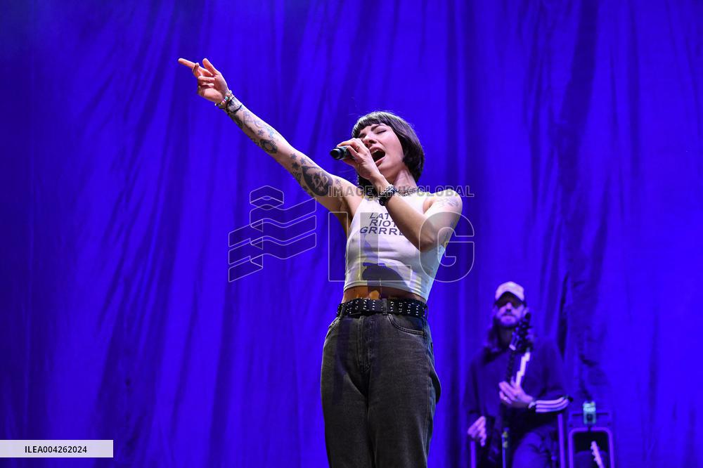 Ecca Vandal, Loserville 2025 Performs At The Accor Arena - Paris