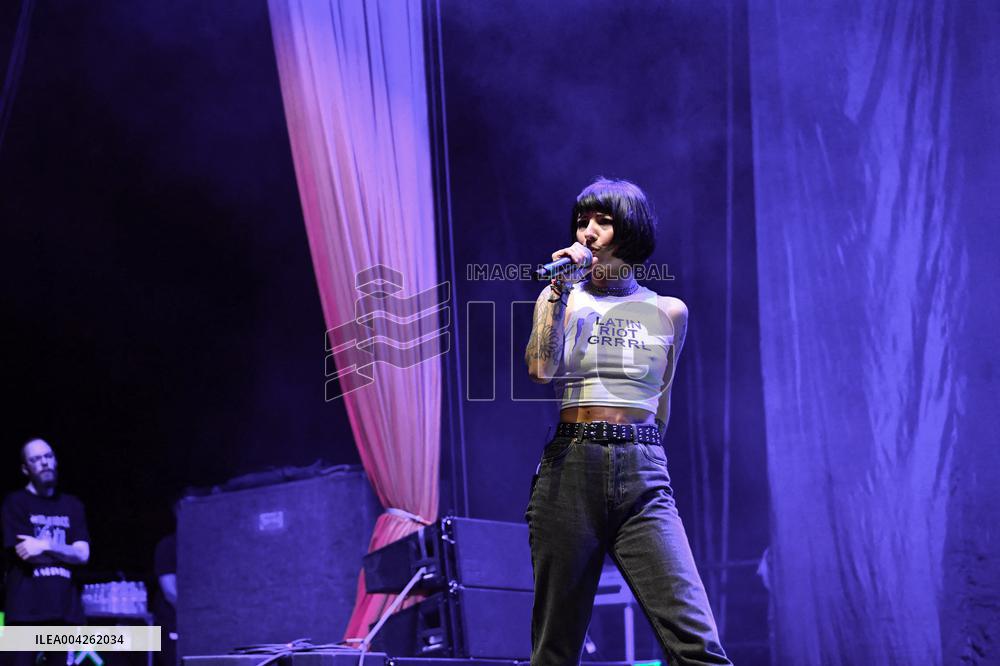 Ecca Vandal, Loserville 2025 Performs At The Accor Arena - Paris