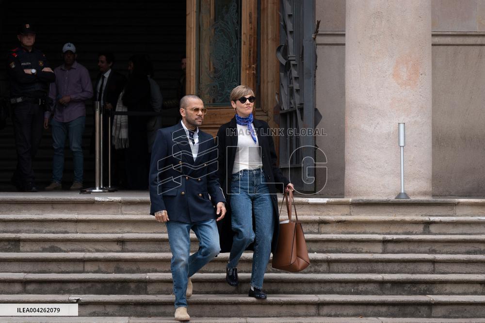 Dani Alves Acquitted of Assault, Passports Returned in Court - Barcelona