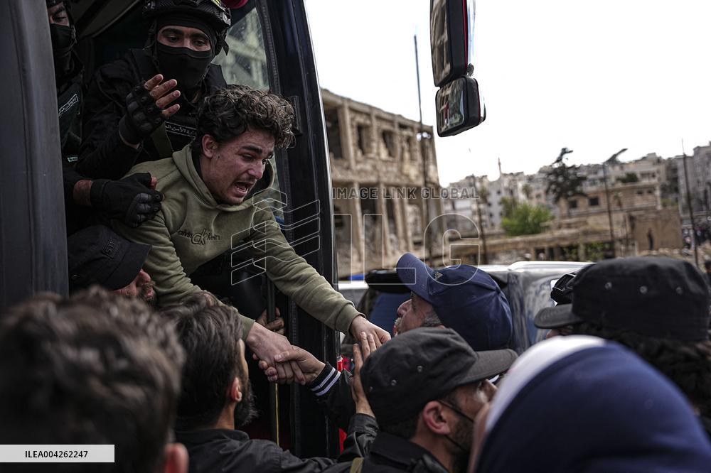 Syrian Government Forces Freed from SDF Prisons Welcomed - Aleppo