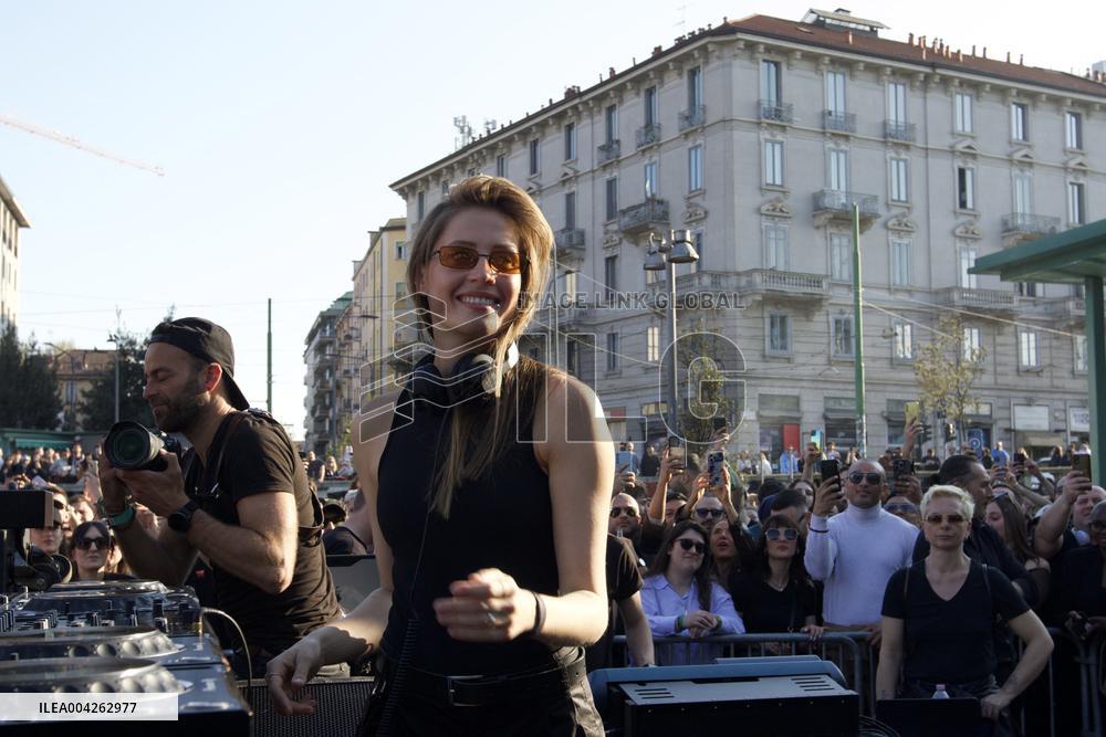 Charlotte De Witte Performs Free Outdoor Set - Milan
