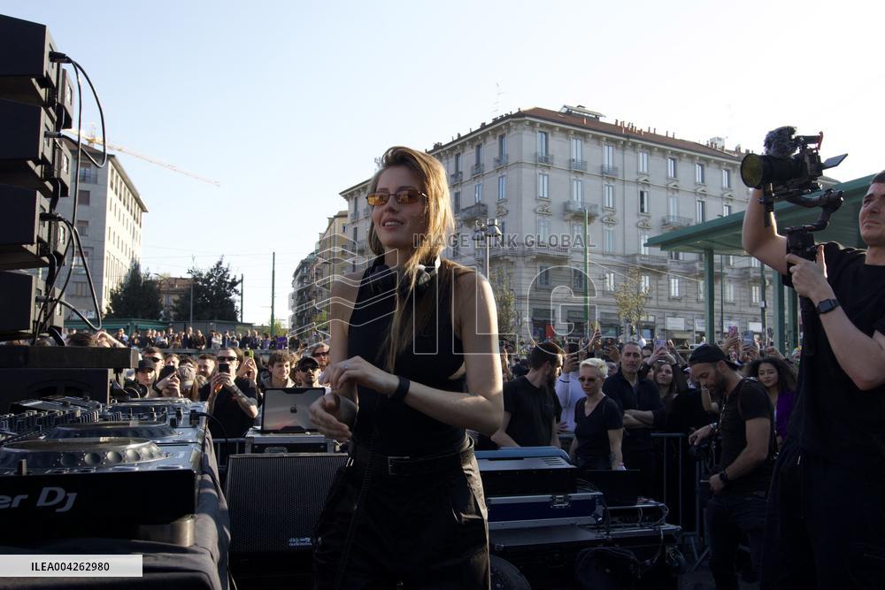 Charlotte De Witte Performs Free Outdoor Set - Milan