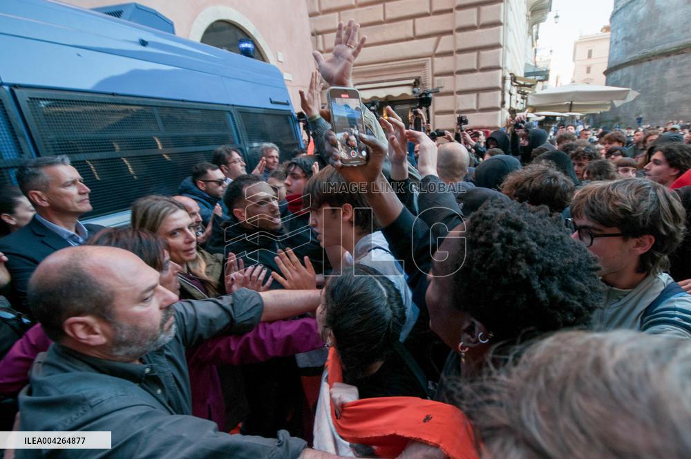 Clashes Erupt in Rome Over Security Legislation - Rome