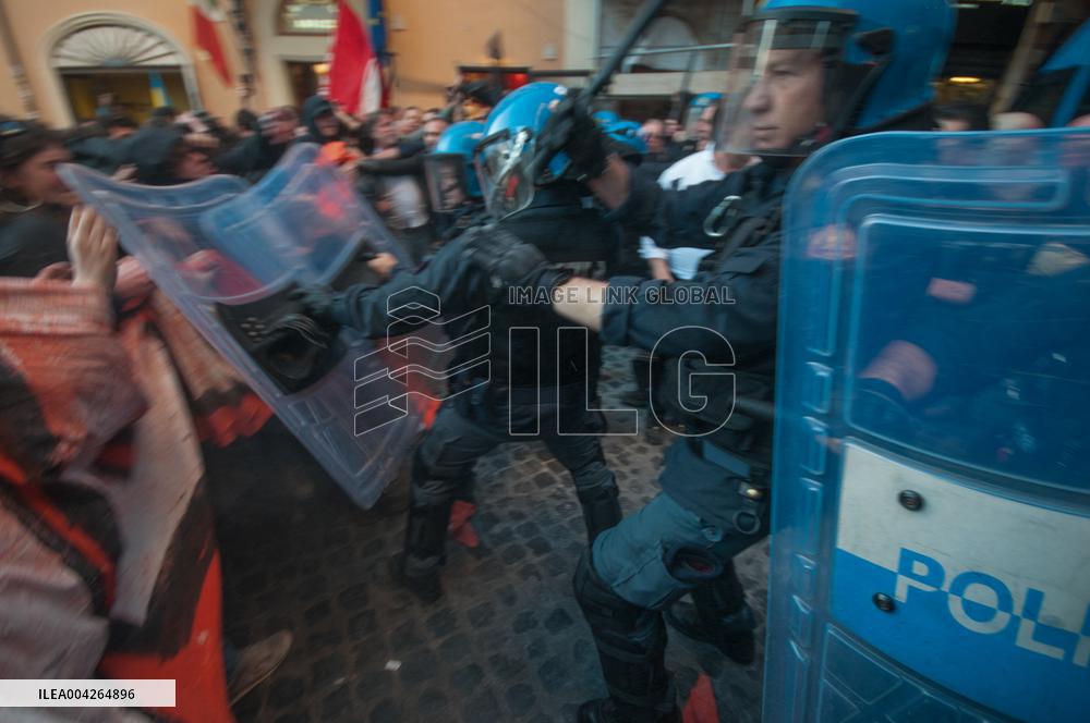 Clashes Erupt in Rome Over Security Legislation - Rome