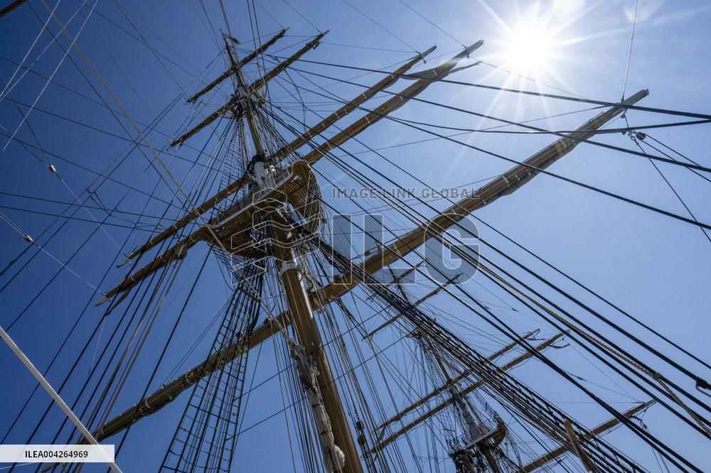 Meloni Welcomes Amerigo Vespucci in Ortona - Italy