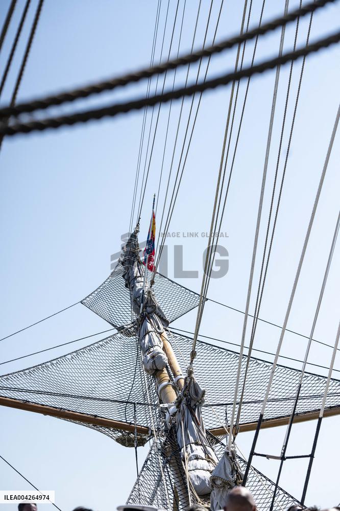 Meloni Welcomes Amerigo Vespucci in Ortona - Italy