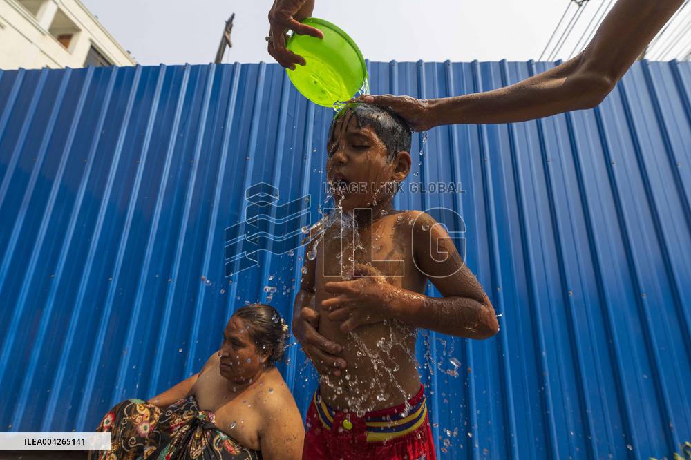 Situation of quake-affected people at a shelter in Mandalay