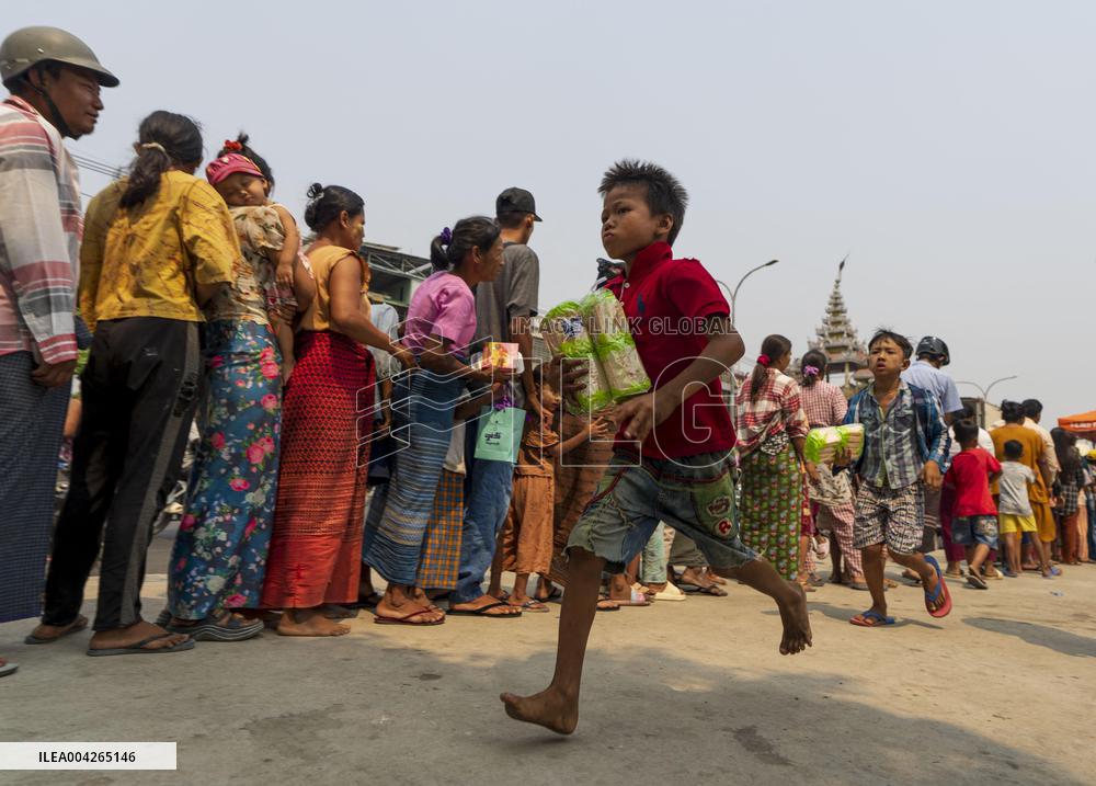 Situation of quake-affected people at a shelter in Mandalay