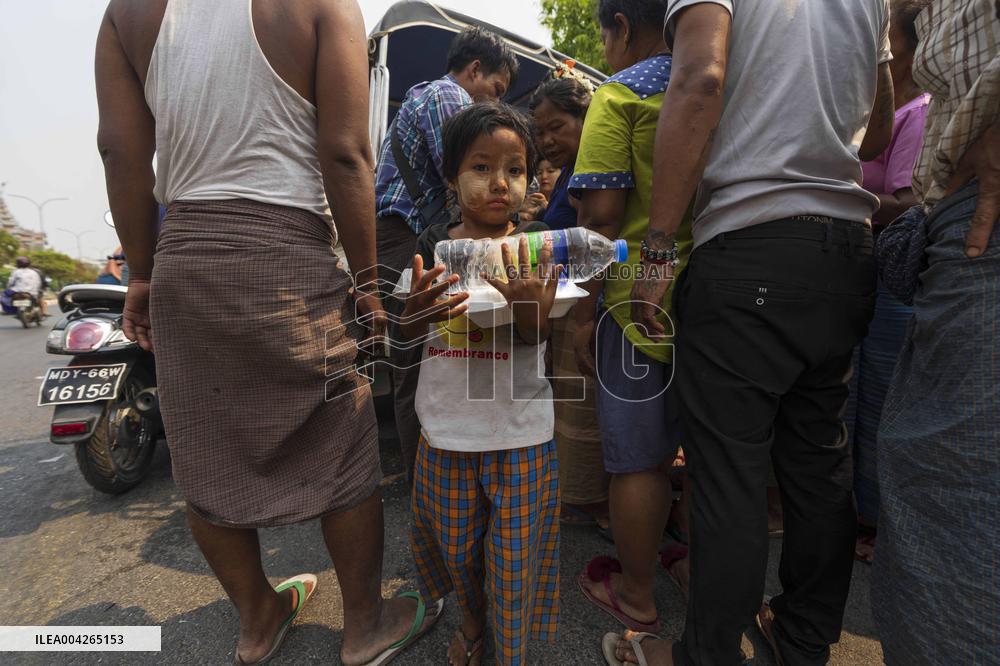 Situation of quake-affected people at a shelter in Mandalay