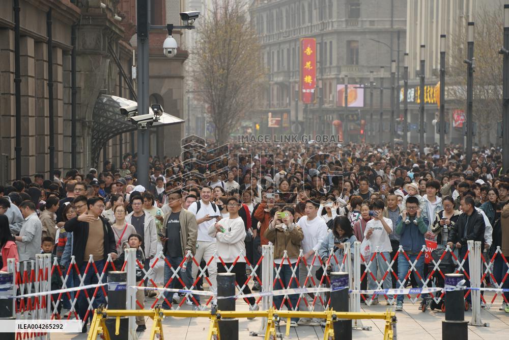 Qingming Festival Holiday Tour Peak in Shanghai