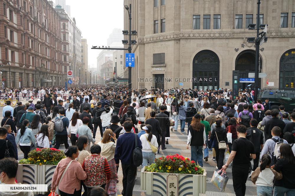 Qingming Festival Holiday Tour Peak in Shanghai